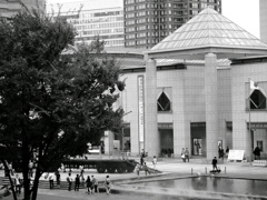 横浜美術館