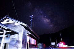 この山道の向こう側