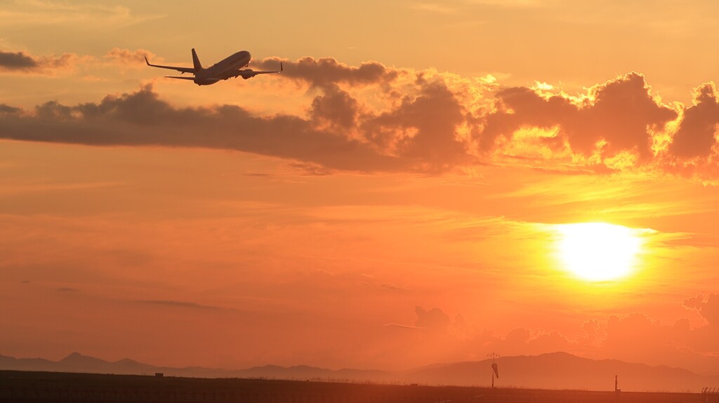 松山空港の夕日　①