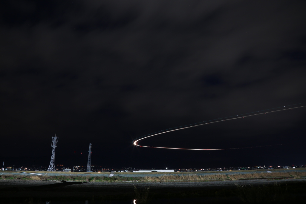 プロペラ機の光跡