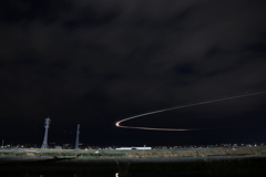 プロペラ機の光跡