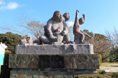 五猿の像