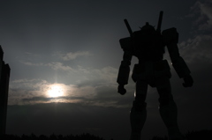 朝日に浮かぶRX-78-2