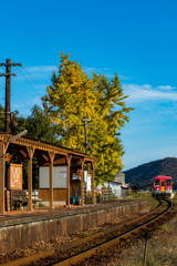 田原のイチョウ（駅舎有り）