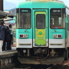 賑わう