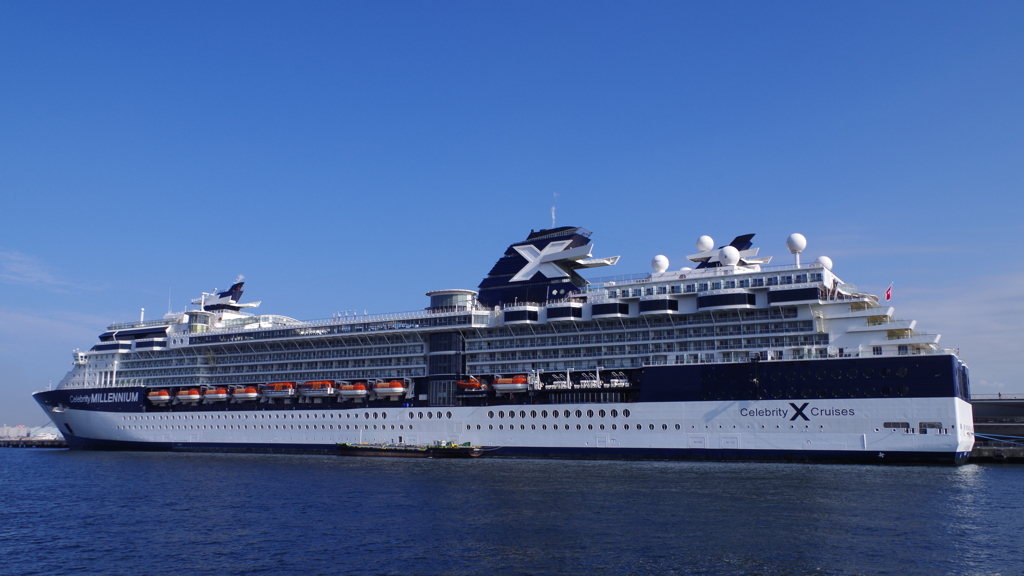 横浜港　ミレニアム号