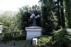 皇居背門石橋飾電燈