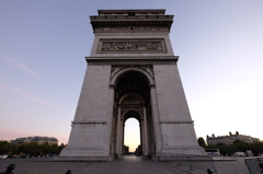 パリ　凱旋門　夜明け前