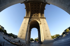 パリ　凱旋門　真下から