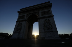 パリ　凱旋門　日の出