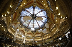パリ　ギャラリー・ラファイエット　アーケード　広角レンズで