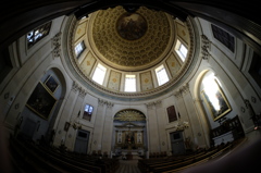 パリ　ノートルダム・ドゥ・ラソンプション教会内部