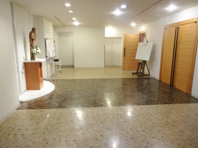 3階聖堂前ロビー（ホワイエ）