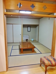 1階ロビー奥　茶室風凝った造りの　日本間