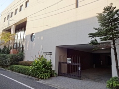 区道側からの　本郷教会
