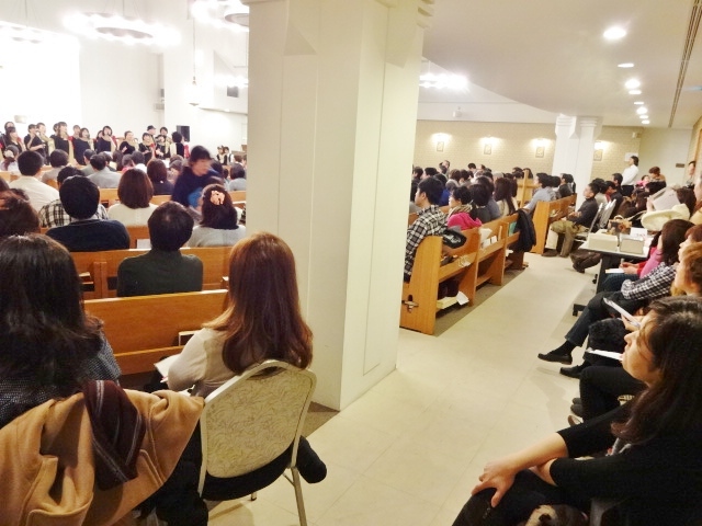 教会聖堂でゴスペル