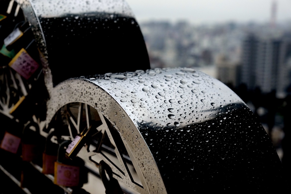 鍵祈願に降る冷たい雨