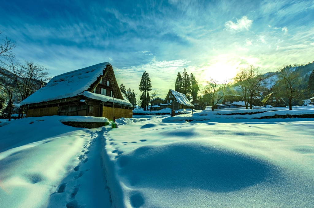 夕照の雪路