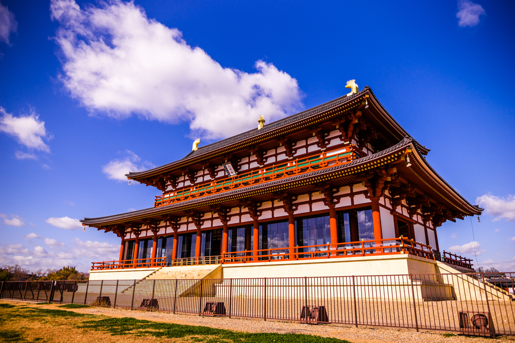 冬晴れにそびえ立つ