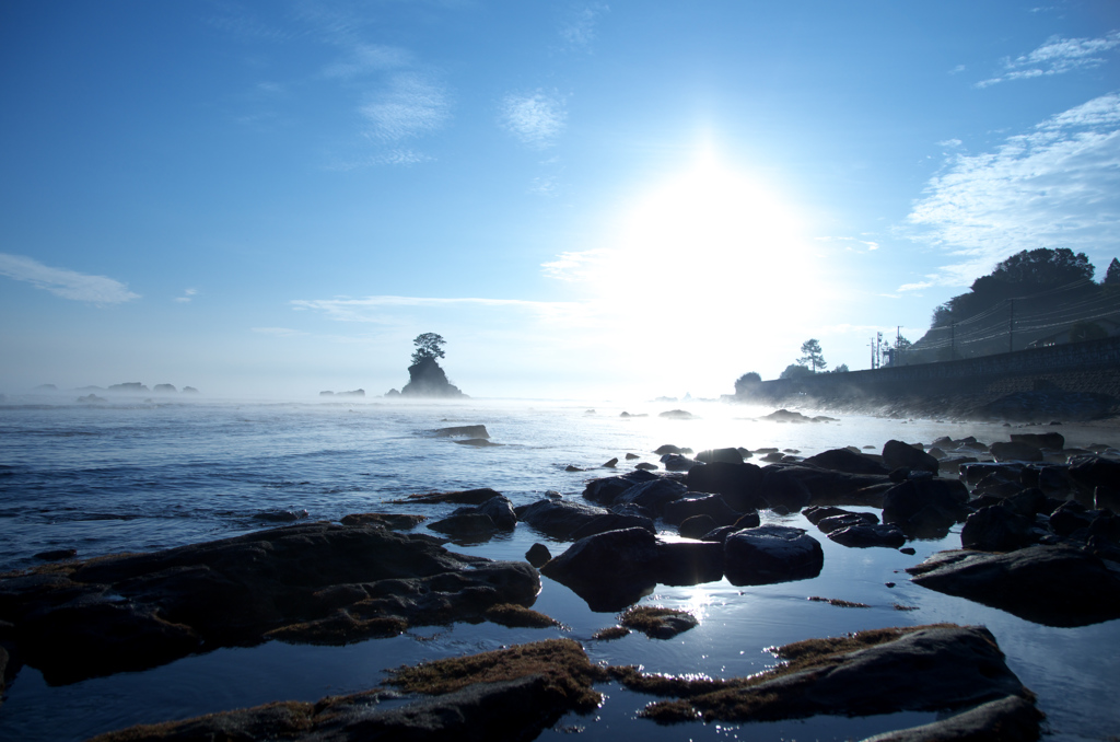 朝の雨晴海岸