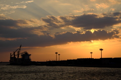 港の夕暮れ