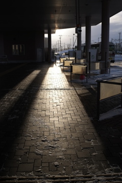 凍てつくバスターミナル