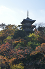 三重塔と秋