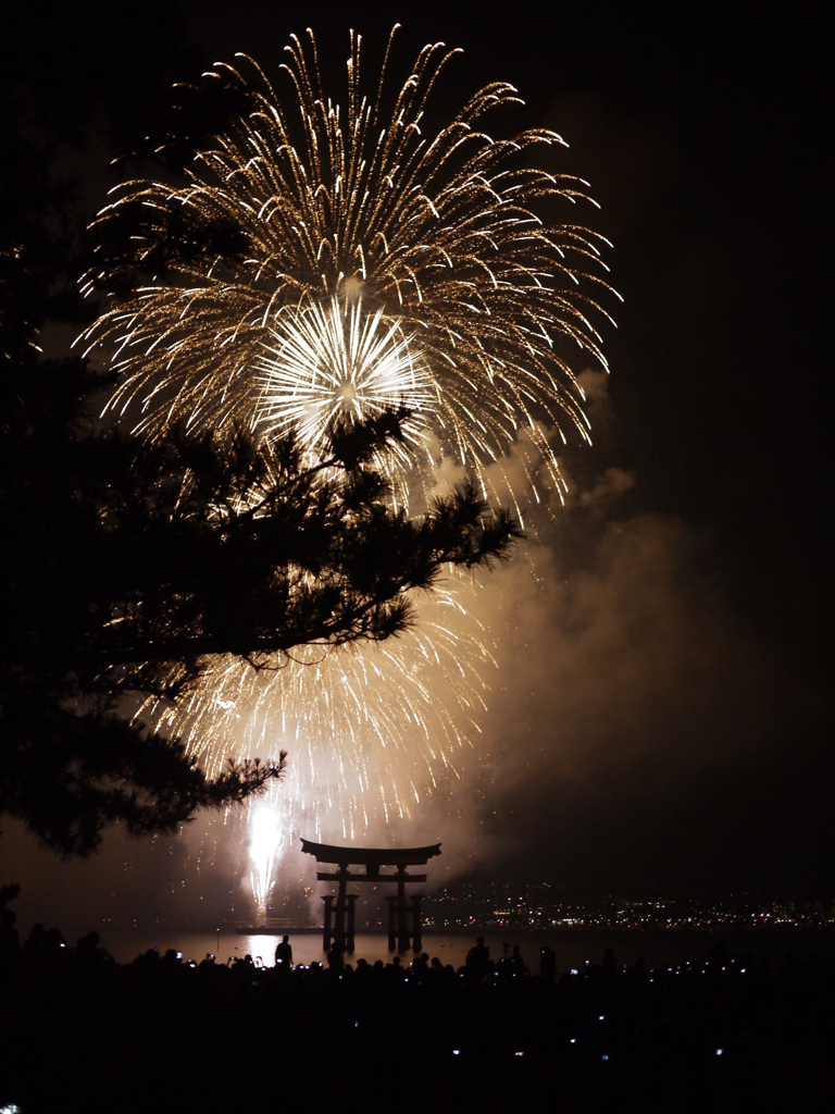 宮島水中花火大会