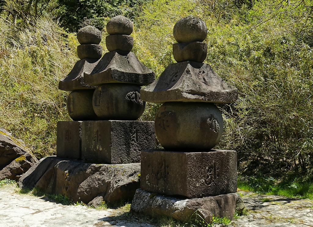 曽我五朗十朗の墓と虎御前の墓