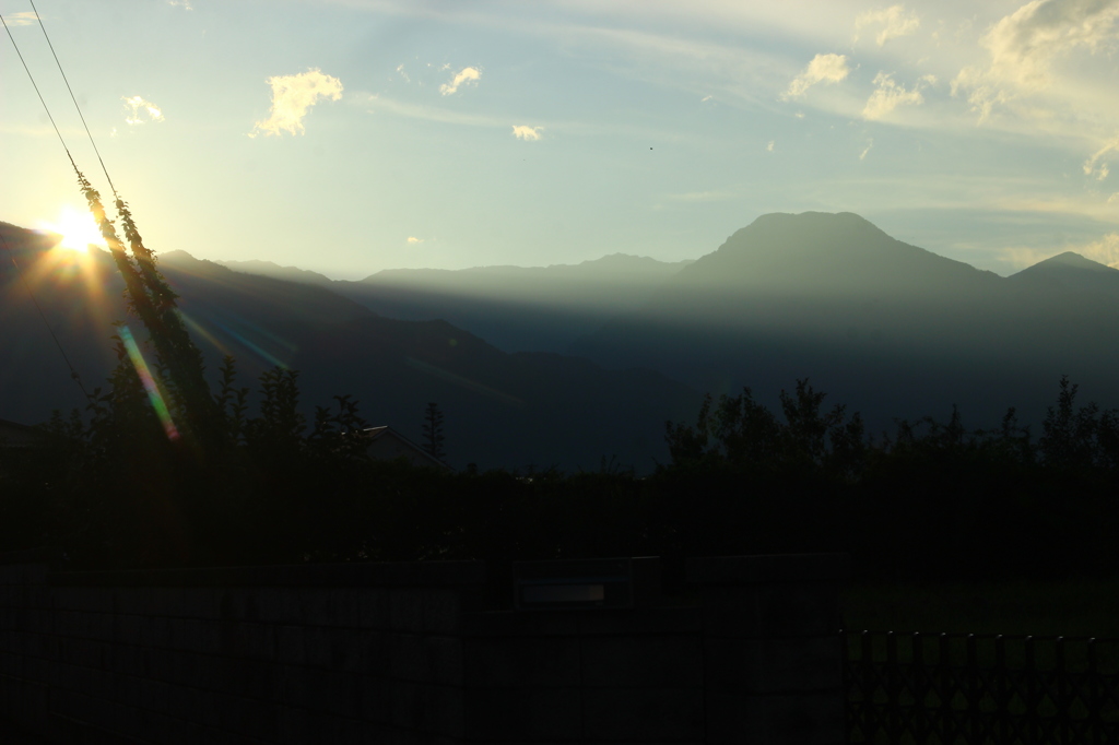 夕日の照らす先は