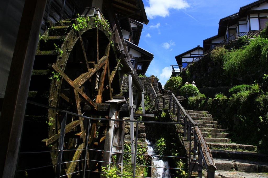 馬籠宿の水車小屋より