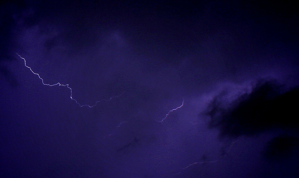 雲間雷