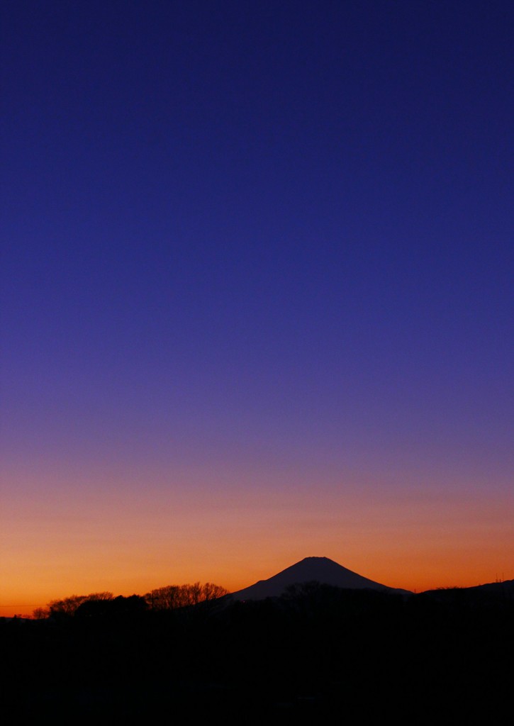 夕闇の帳が降りて