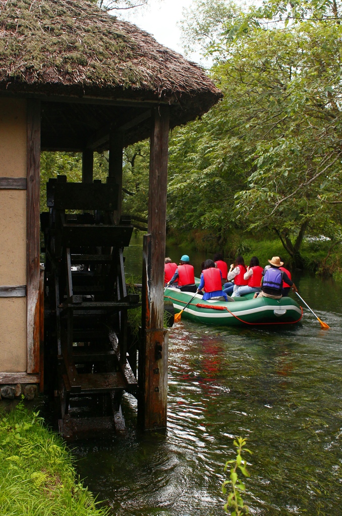 水車小屋とクリアボート