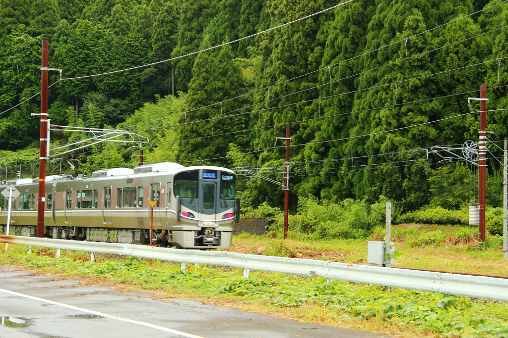 北陸本線通過中