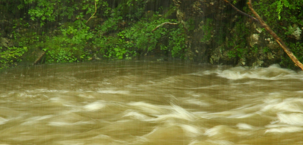 豪　雨