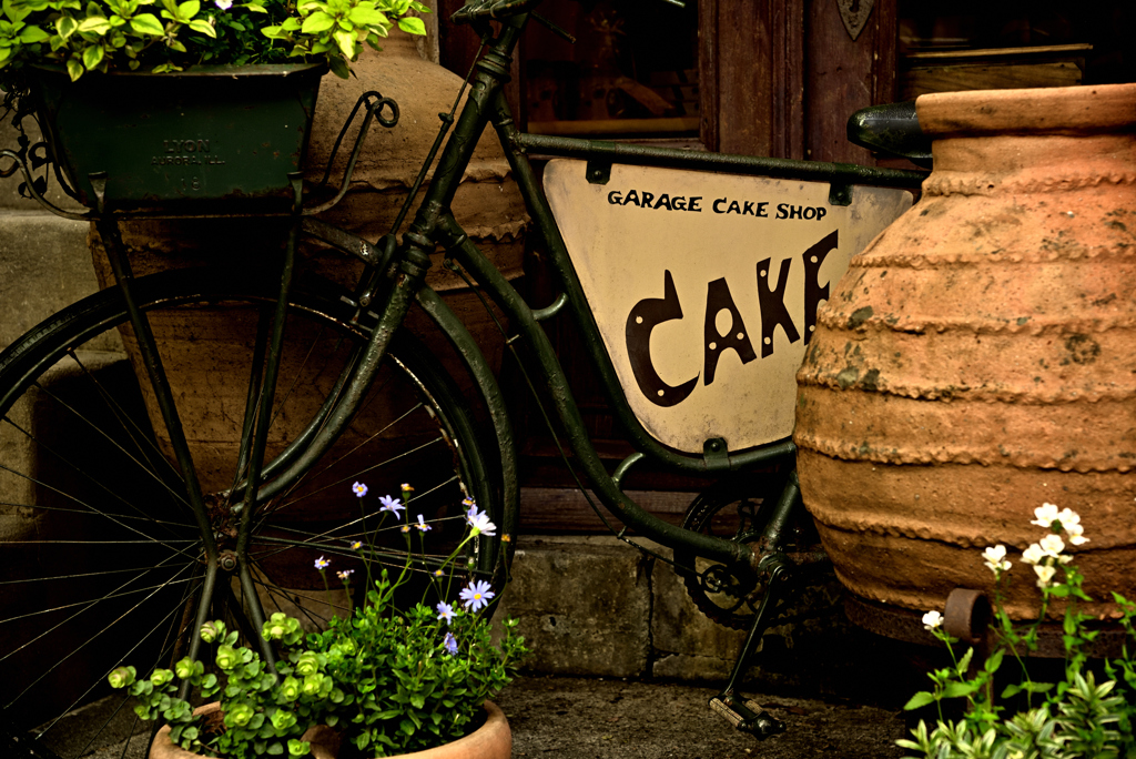 GARAGE CAKE SHOP