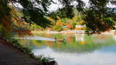 色めく山と川の中で・・・