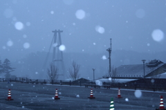 雪の降る橋