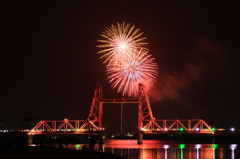 花火と昇開橋 (1)