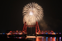 花火と昇開橋 (2)