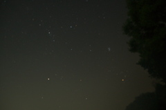 たぶん右のほうにすばるです