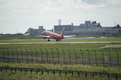 飛ぶ