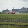 飛ぶ