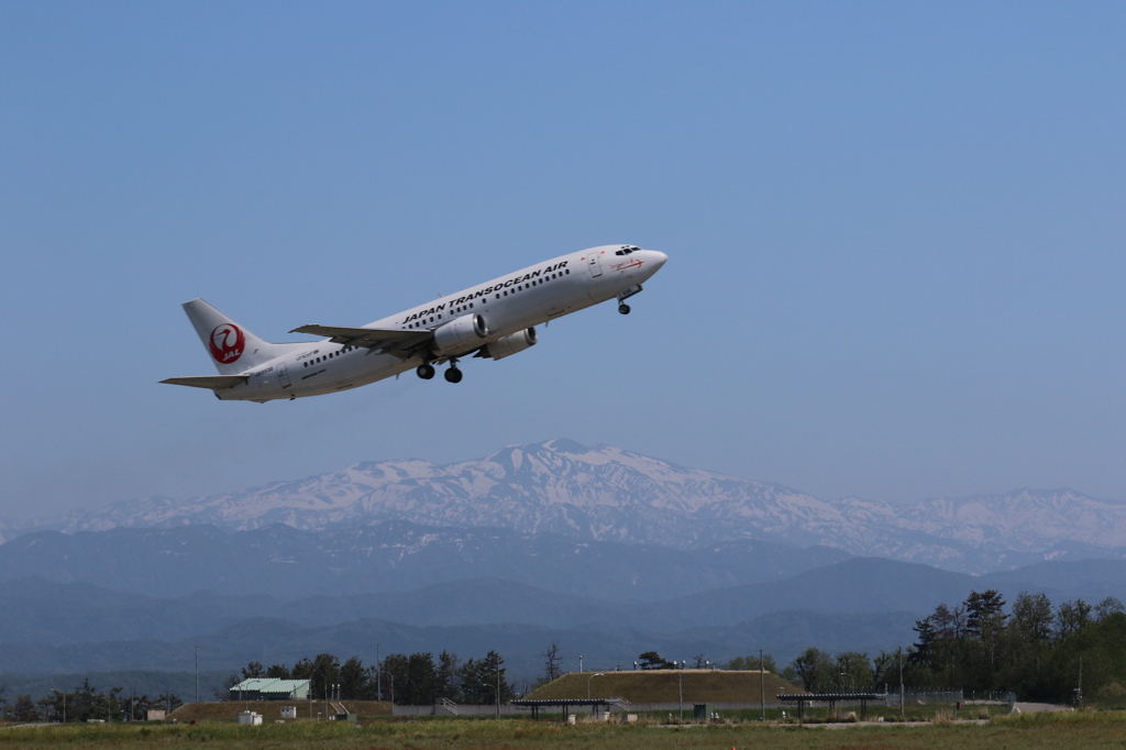 山と飛行機