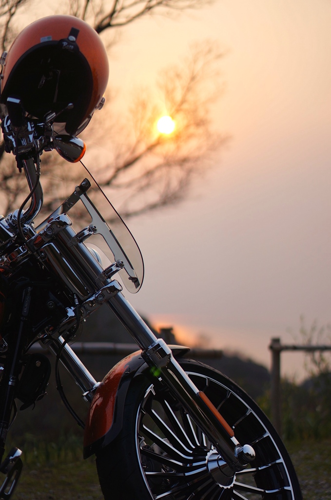 単車と夕日