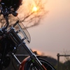 単車と夕日