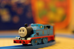 トーマス（眉毛なし）