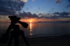 三脚と夕日
