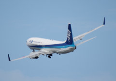 着陸断念、旋回していく飛行機